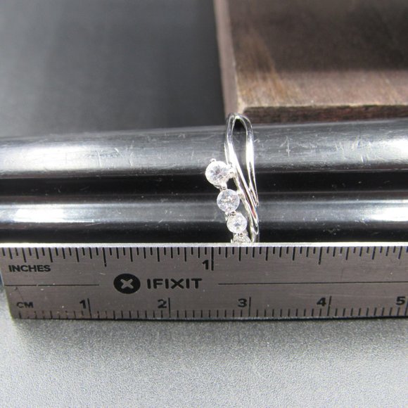 Size 6.5 10K White Gold Clear Topaz Journey Ring - Picture 5 of 6